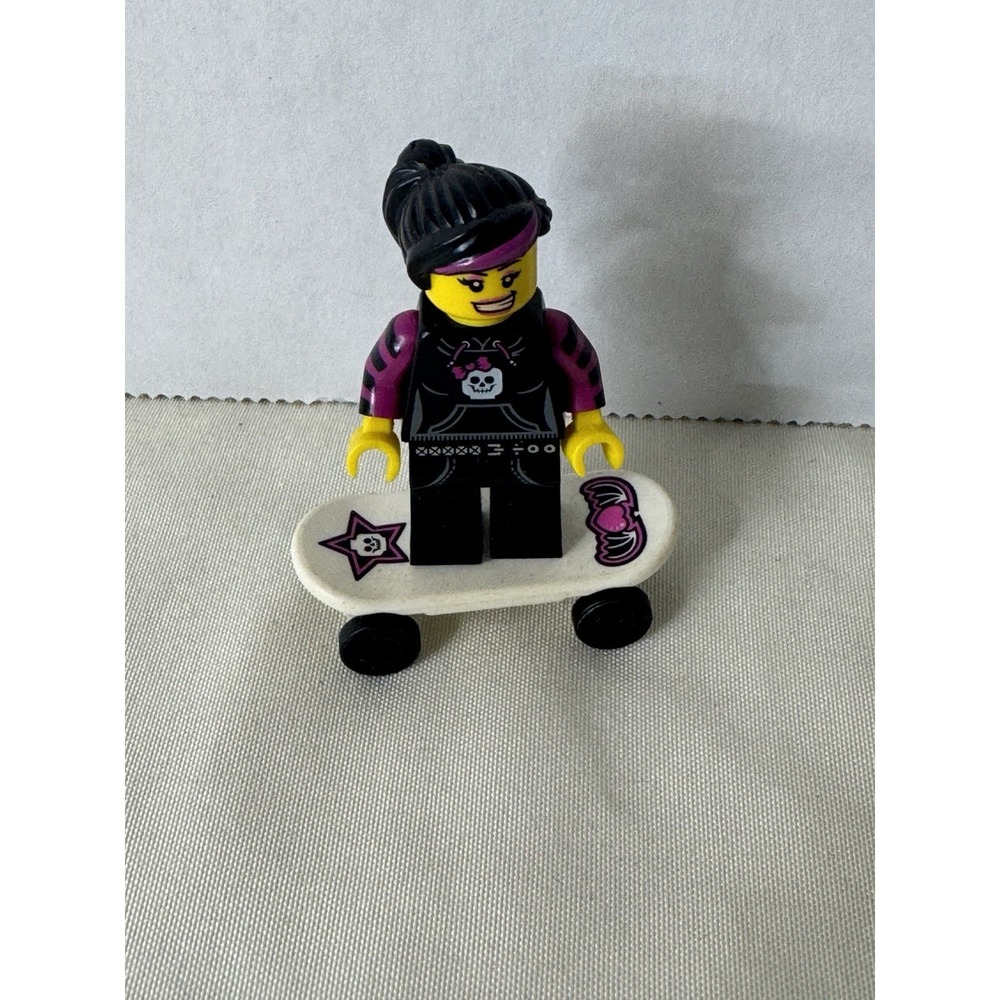 LEGO Minifigure Female Skull Hoodie Skateboarder‎ w/ 38412 Deck & Ponytail